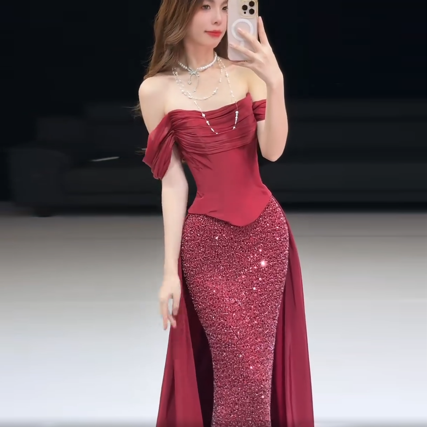 婚礼新娘敬酒服女一字肩酒红色鱼尾订婚晚装礼服高端修身宴会拖尾,淘宝优惠券,粉丝福利购,淘宝优惠卷