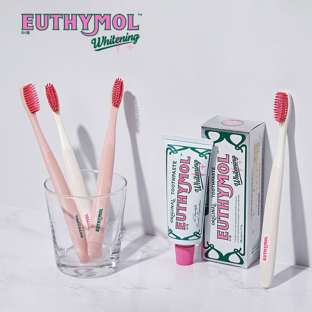 Toothbrush that fits between teeth and cleans deeply. Multiple colors to choose from.