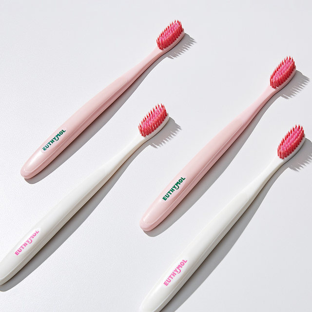 Toothbrush that fits between teeth and cleans deeply. Multiple colors to choose from.