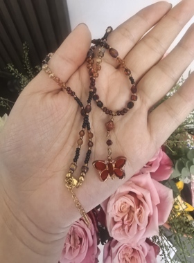 原创设计小众叠戴天然石串珠复古项链女新款吊坠锁骨链颈链红蝶