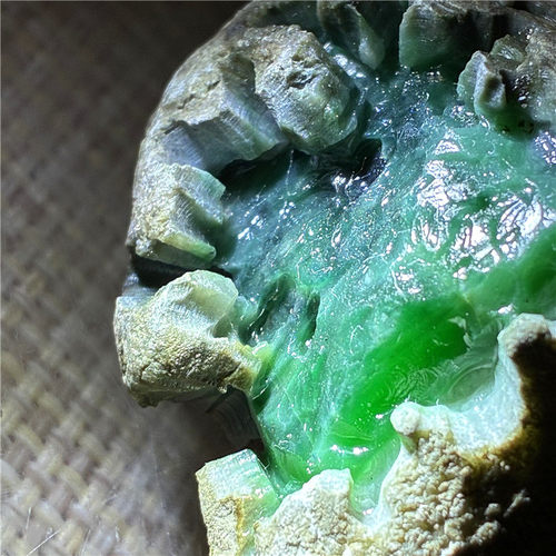 翡翠原石玉石毛料后江敞口开窗料肉质细腻冰阳绿肉质发黑牌子挂件 - 图0