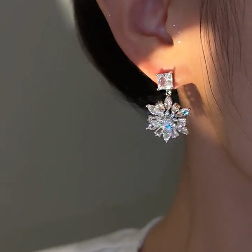 轻奢满钻锆石耳钉气质百搭小众设计高级感花朵吊坠耳环女2023新款 - 图0