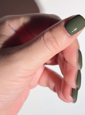 美国OPI指甲油 军绿深橄榄绿 W55 Suzi-The First Lady of Nails