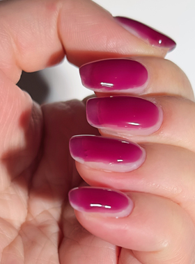 essie Glass Nails 436 half full 带红调的半透浆果紫/玫紫色