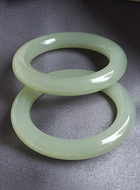 高冰晴月光白显肤白显年轻手镯