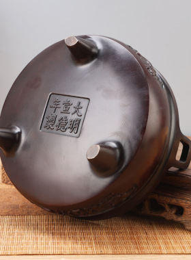 红色铜冲天方耳炉日进斗