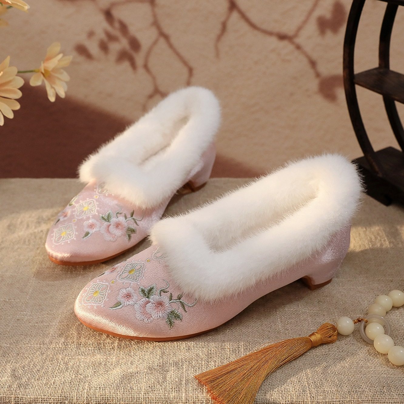 【晴柔】2025冬季新款加绒保暖绣花鞋古风缎面汉服鞋国风绣花,淘宝优惠券,粉丝福利购,淘宝优惠卷