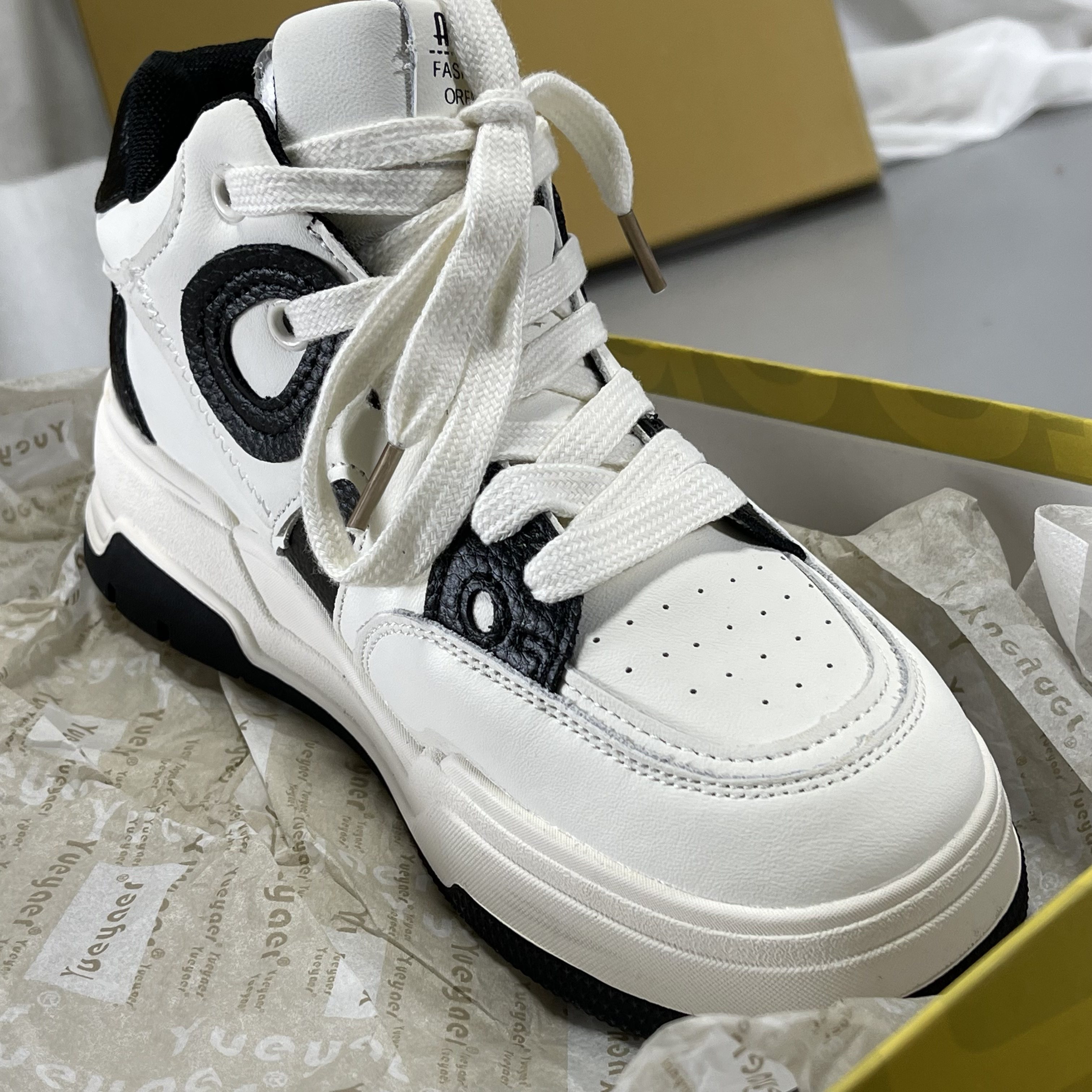 月芽儿正品撤柜真皮厚底小白鞋女2025新款百搭轻便透气休闲运动鞋,淘宝优惠券,粉丝福利购,淘宝优惠卷