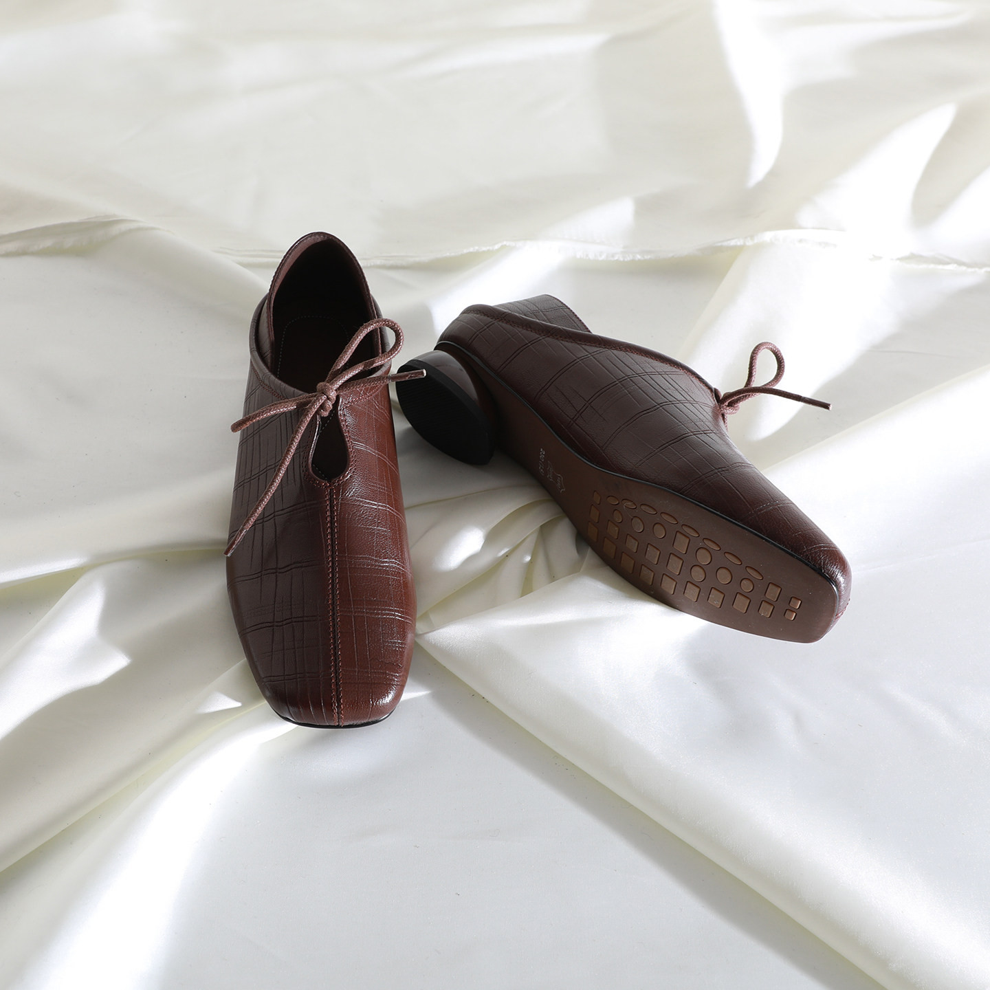 莲花府邸2026春季简约单鞋方头系带深口鞋子舒适百搭粗跟羊皮女鞋,淘宝优惠券,粉丝福利购,淘宝优惠卷