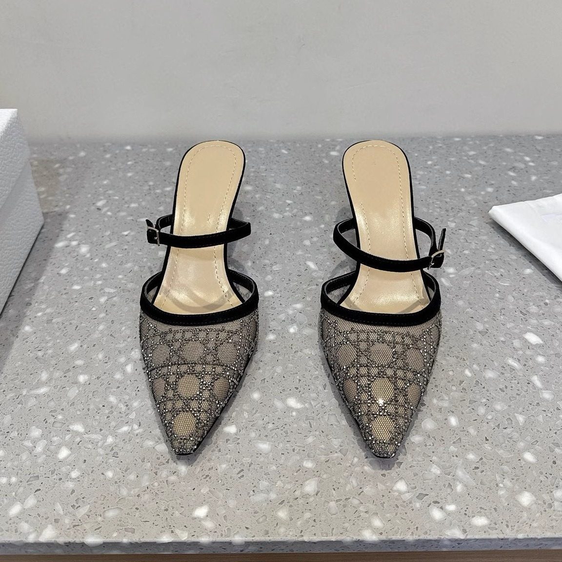 尖头一字带鞋2025早春夏季新款真皮网纱半拖鞋女外穿细中跟女凉鞋,淘宝优惠券,粉丝福利购,淘宝优惠卷