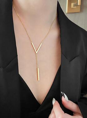气质V字母吊坠钛钢项链女轻奢小众锁骨链ins冷淡风个性设计配饰品