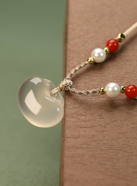 天然玉髓马料高冰福豆玉吊坠女款