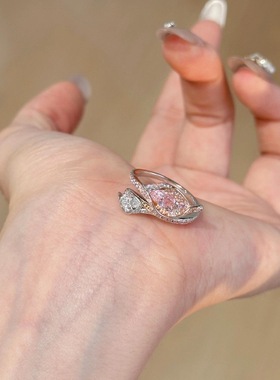 轻奢法式清冷粉色钻马蹄莲戒指镶钻不规则个性搭配设计精致食指戒