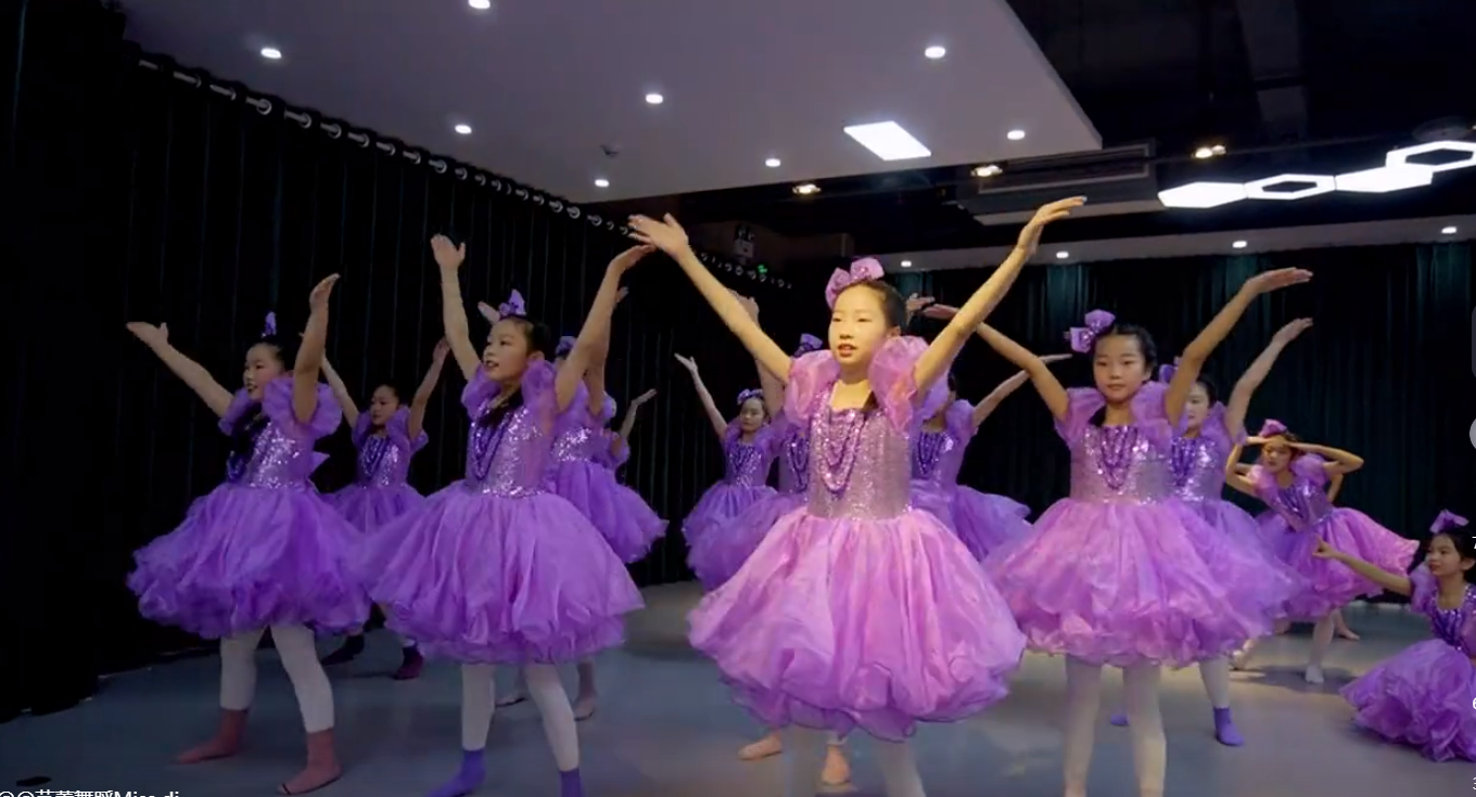 奇妙的惊喜演出服六一幼儿园儿童啦啦操演出蓬蓬纱裙可爱公主紫色