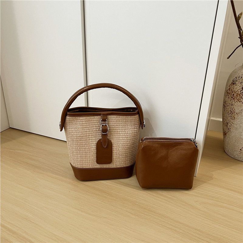 小脏柜 高级感小众设计夏季草编包复古拼接水桶包手提单肩斜挎包,淘宝优惠券,粉丝福利购,淘宝优惠卷