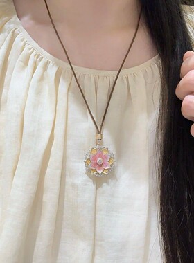 「粉莲」新中式描金珐琅彩浮雕花丝莲花长款项链女吊坠配饰毛衣链