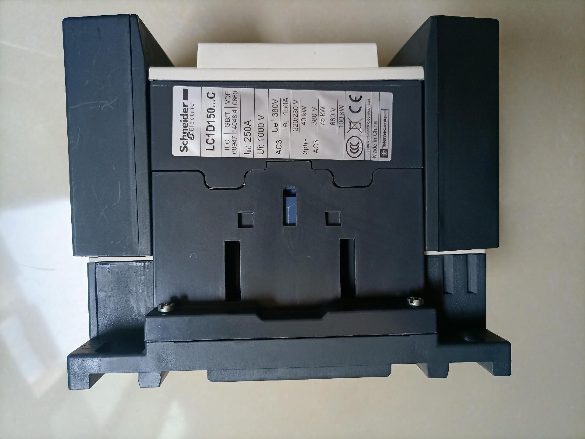 施耐德交流接触器LC1D150  电压380V - 图0