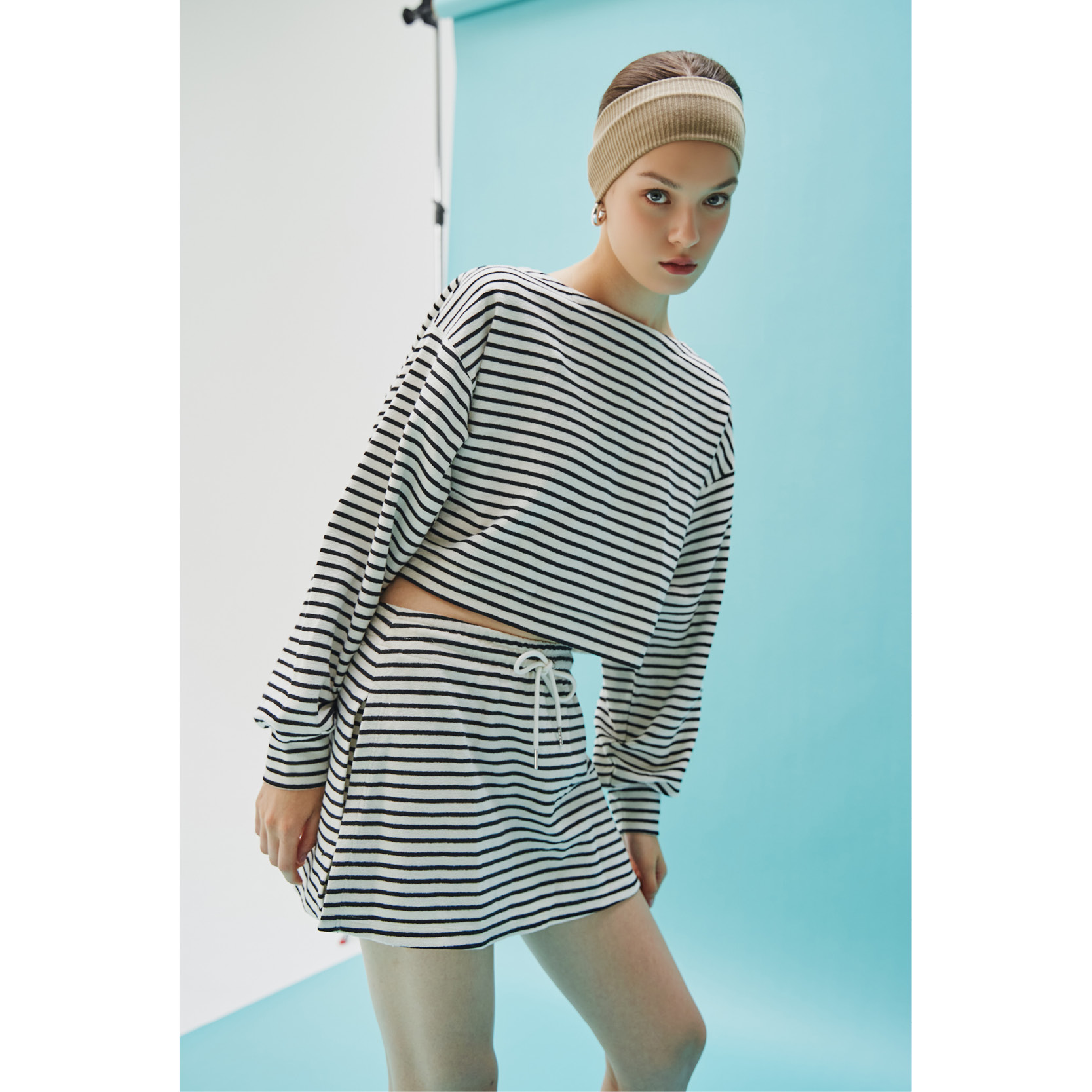 OTHERSTORE 经典条纹 一整套时尚穿搭套头条纹卫衣女抽绳休闲裤裙 - 图3