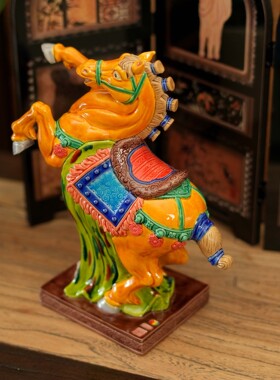 新年礼品黄金马国潮陶瓷马摆件
