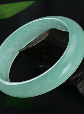 天然浅绿冰种少女风玉手镯包邮