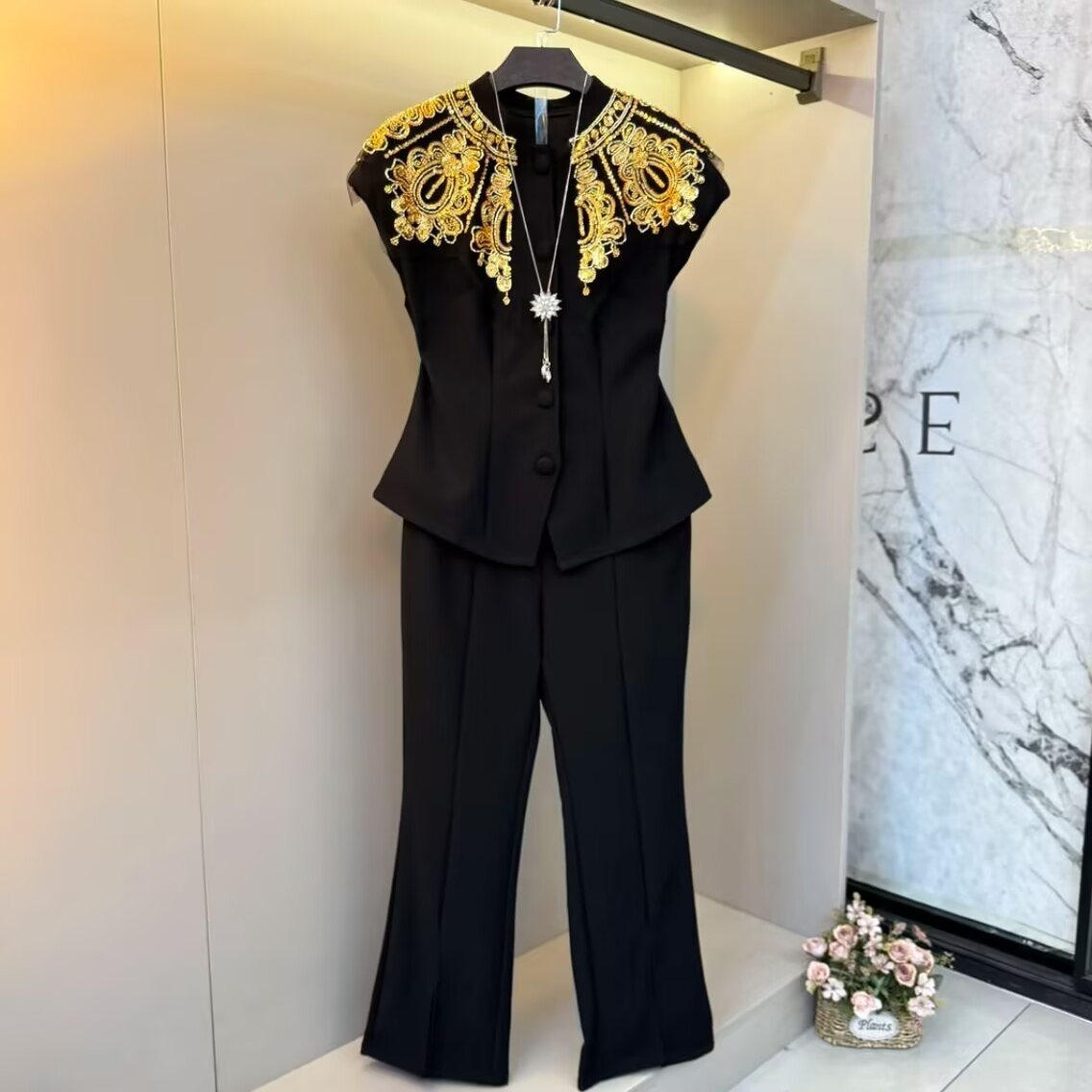 大码法式轻奢套装设计感重工艺钉珠无袖上衣+百搭显瘦裤子两件套,淘宝优惠券,粉丝福利购,淘宝优惠卷