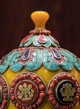 尼泊尔铜镶嵌彩石八吉祥宝瓶摆件