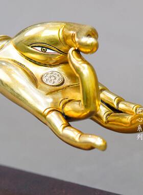 尼泊尔工艺黄铜金色佛手弹指一挥天眼镶嵌彩珠手工錾刻工艺品摆件