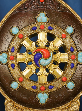 藏式密宗慧宝黄铜精雕金轮宝摆件