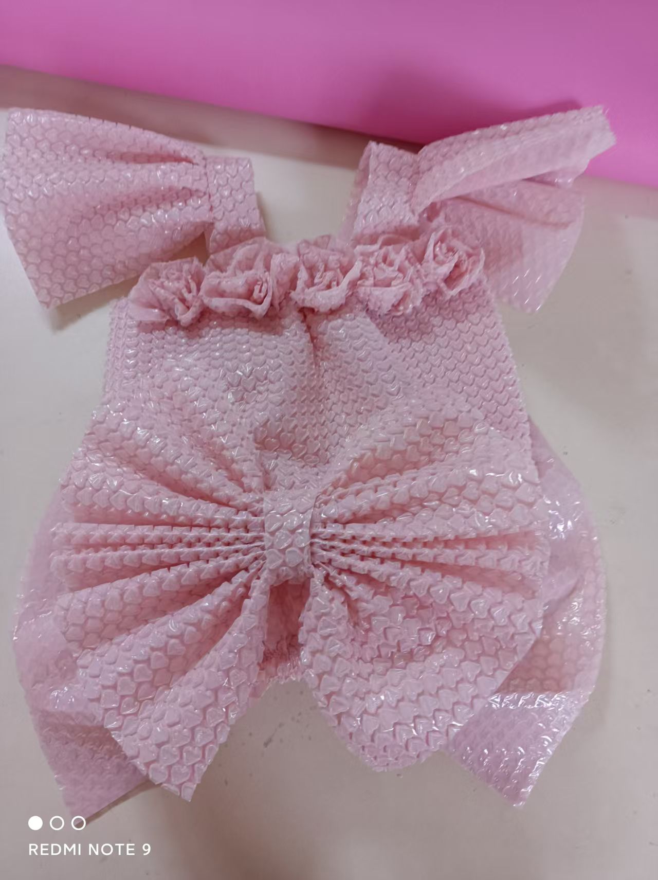 新款儿童环保服装时装秀女童成人粉红色气泡膜手工制作公主裙拖尾 - 图1