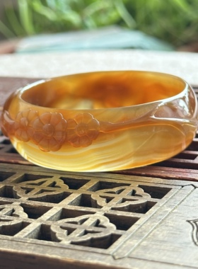 天然黄冰缠丝黄油玛瑙手镯雕刻兔子祥云梅花清新正圈油润冰透镯56