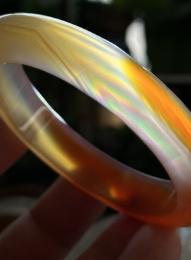 天然巴玉缠丝红玛瑙冰红七彩极光彩虹光虹膜玛瑙手镯冰透炫彩60口