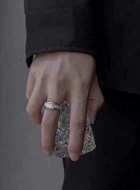 个性雾凇纹戒指男士钛钢戒指男潮款单身时尚宽面戒指不掉色高级