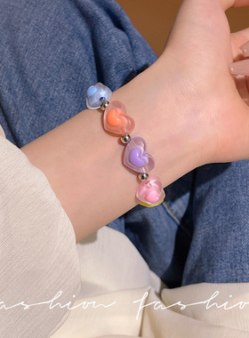 糖果色爱心手链女2024年新款轻奢小众高级感多巴胺夏季手串配饰品