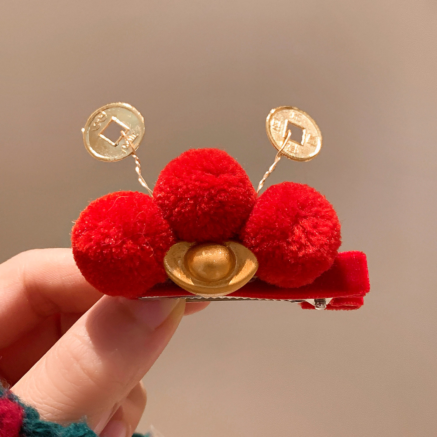 新年红色招财元宝发夹女秋冬百搭创意喜庆侧边夹宝宝拜年儿童头饰,淘宝优惠券,粉丝福利购,淘宝优惠卷