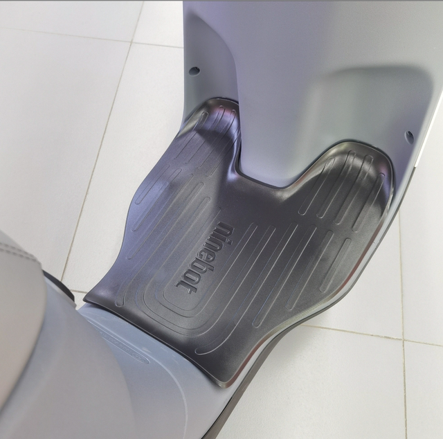 No. 9 electric vehicle Bmax original floor mats