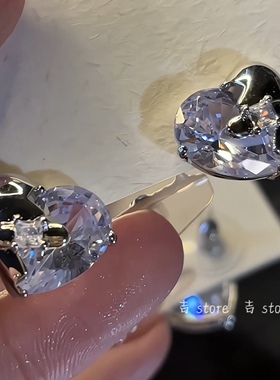 吉吉  北极星 小众金属锆石爱心质感防过敏耳钉耳环耳夹百搭简约