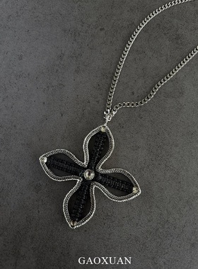 高萱甜酷镂空十字架吊坠毛衣链