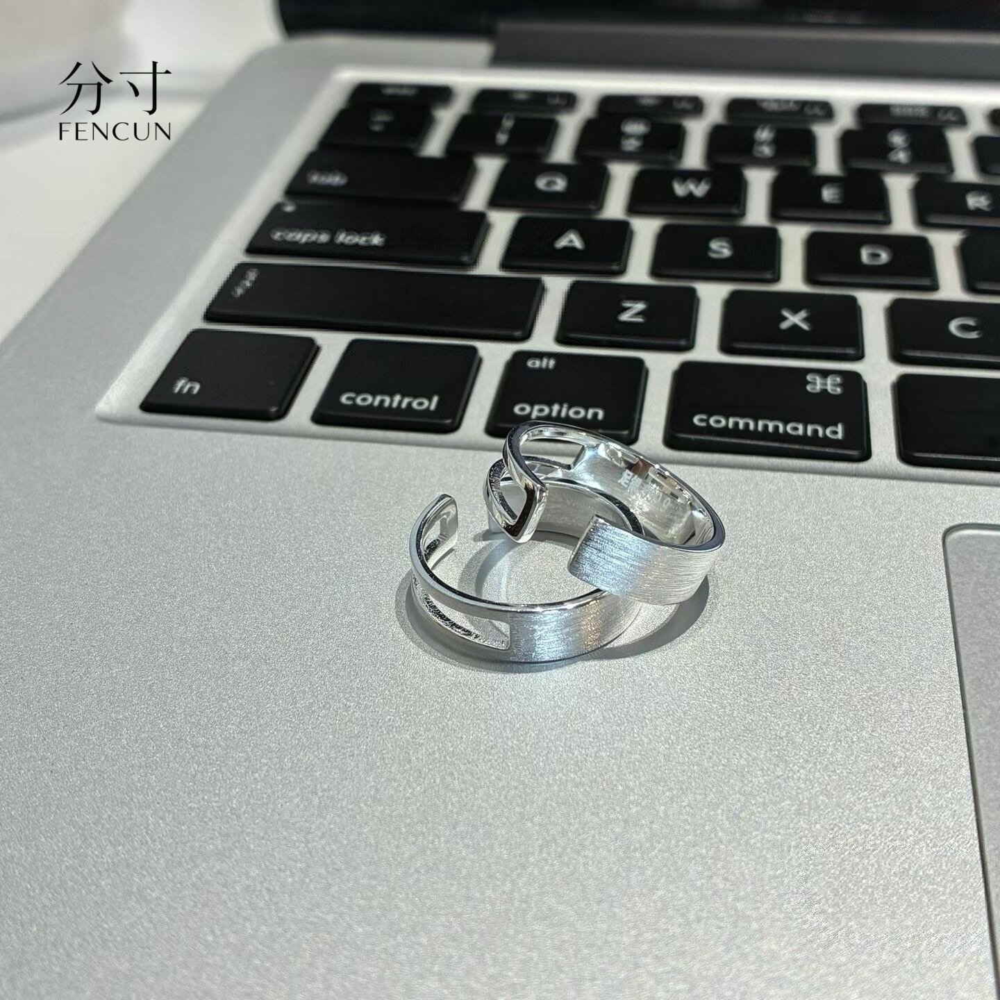 Pure silver 9999 half-window sterling silver ring, light luxury niche fashionable silver jewelry, versatile silver ring, gift for girlfriend and best friend