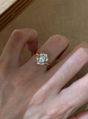 金色镶鸽子蛋椭圆莫桑钻戒指女