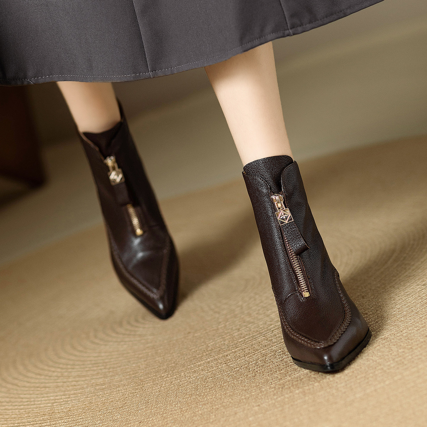 英伦复古真皮尖头前拉链细跟短靴女冬小众保暖金属装饰及裸瘦瘦靴,淘宝优惠券,粉丝福利购,淘宝优惠卷