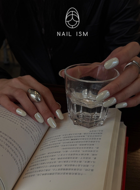 【NAILISM 海莉美甲】豆浆白蹭粉海莉简约高级镜面春夏美甲