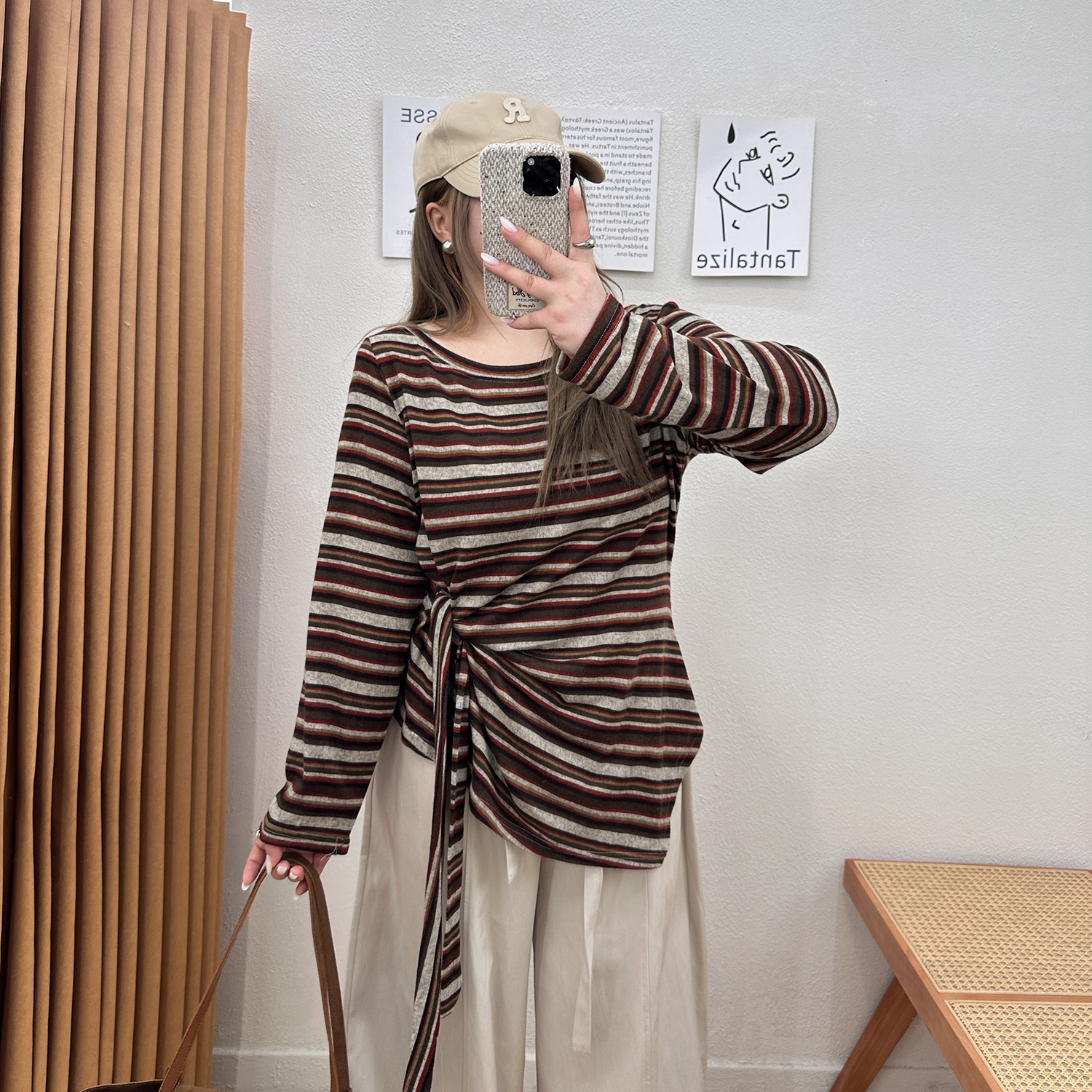 宛宛大码不规则条纹长袖T恤女秋季新款修身体恤胖MM显瘦露肩上衣 - 图1