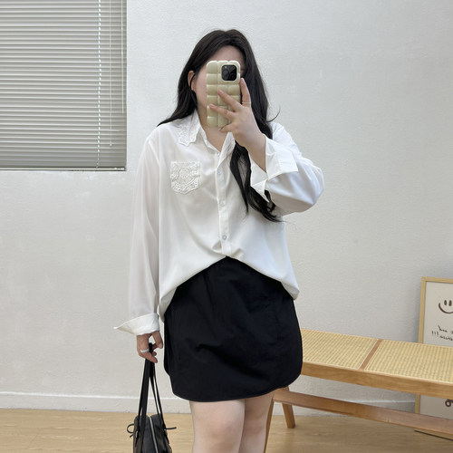 宛宛大码女装胖mm高级设计拼接蕾丝口袋长袖衬衫宽松显瘦秋季上衣 - 图1
