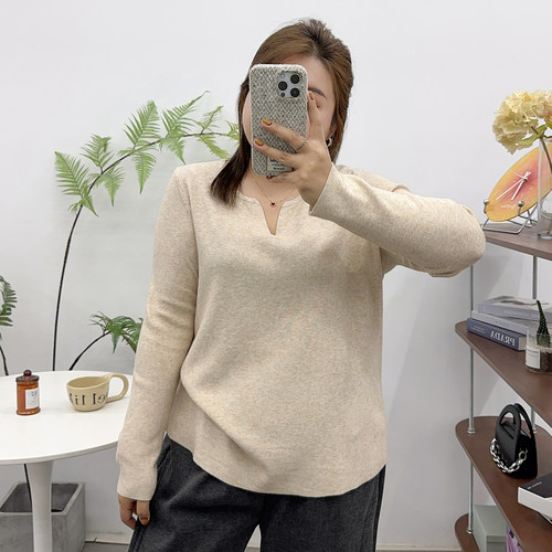 大码U领长袖针织衫女胖MM秋冬韩系微胖修身显瘦内搭打底毛衣上衣 - 图2