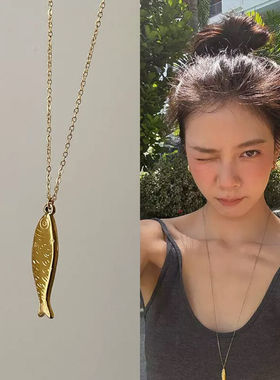 宋妍霏同款金色小鱼钛钢项链气质轻奢小众设计感百搭时尚毛衣链