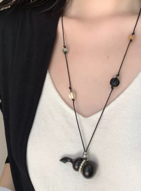 葫芦吊坠黑色编织绳长款项链文艺复古气质优雅百搭高级秋冬毛衣链