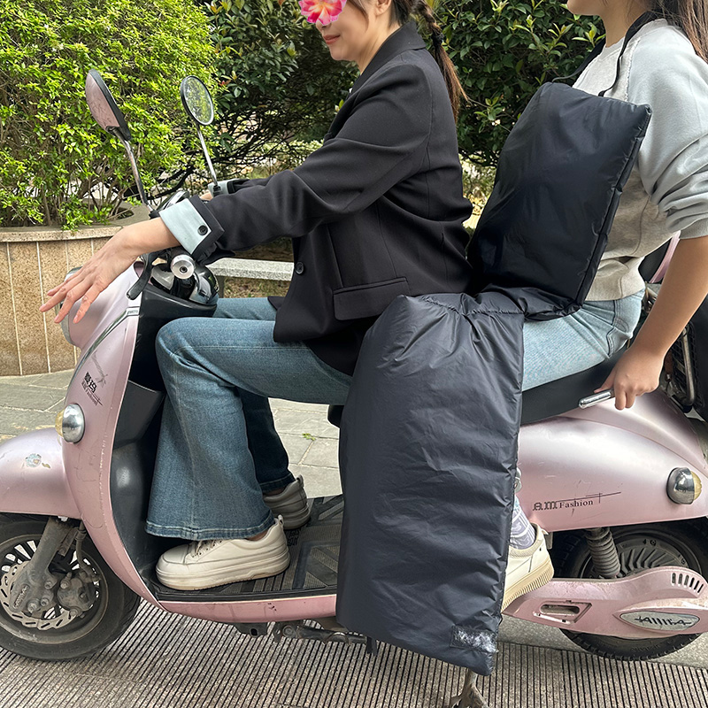 儿童后座挡风被冬季加绒加厚保暖PVC防水护腿护腰电瓶电动车骑行 - 图1