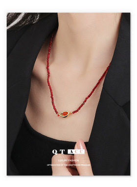 新年简约红色串珠项链女通勤气质款马年喜庆红玛瑙元宝锁骨链女