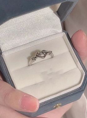 心吻指尖心戒指女ins小众设计轻奢百搭高级感开口情侣对戒山茶花