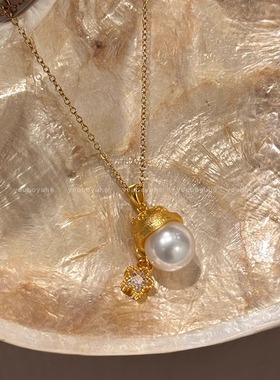 金色拉丝圣诞帽珍珠吊坠项链女设计感小众气质秋冬毛衣链礼物配饰